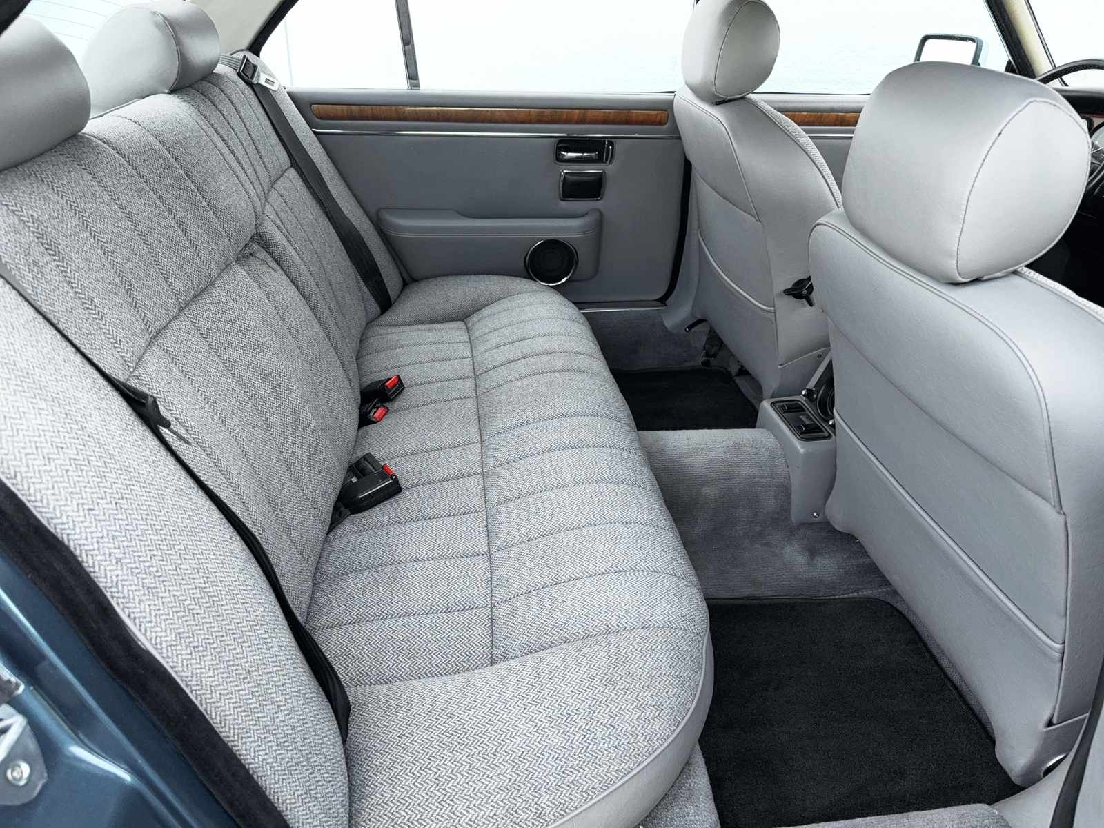 Jaguar-XJ6-1986-Sedan-26