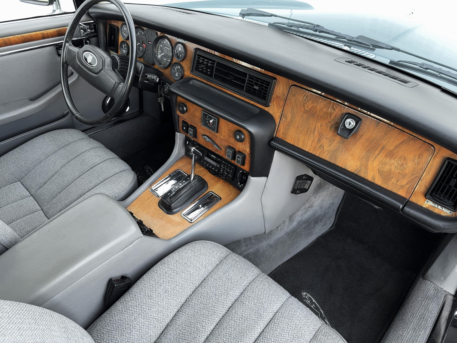 Jaguar-XJ6-1986-Sedan-29