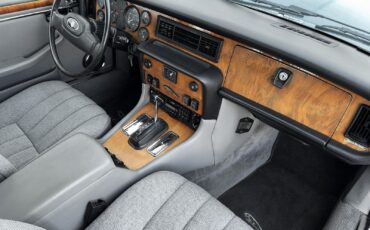 Jaguar-XJ6-1986-Sedan-29