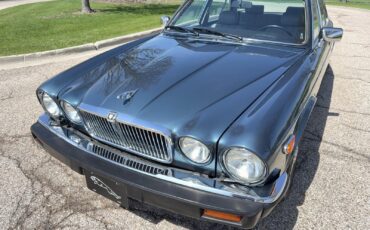 Jaguar-XJ6-1986-Sedan-3
