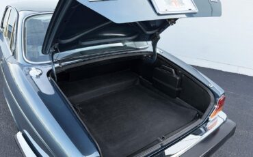 Jaguar-XJ6-1986-Sedan-31