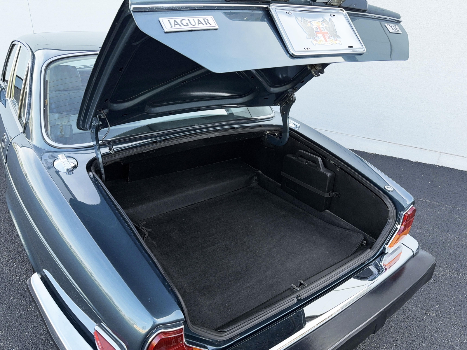 Jaguar-XJ6-1986-Sedan-31