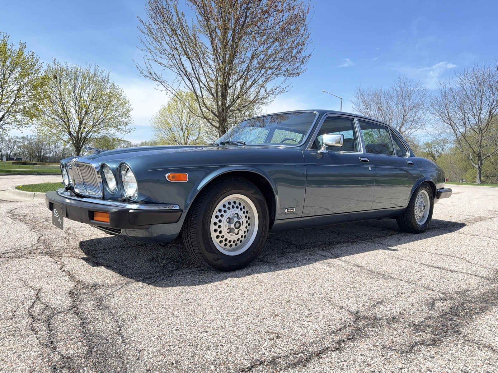 Jaguar-XJ6-1986-Sedan-35