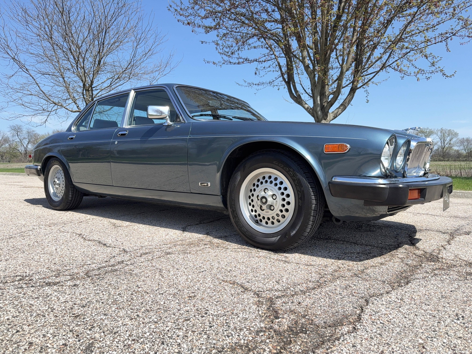 Jaguar-XJ6-1986-Sedan-36