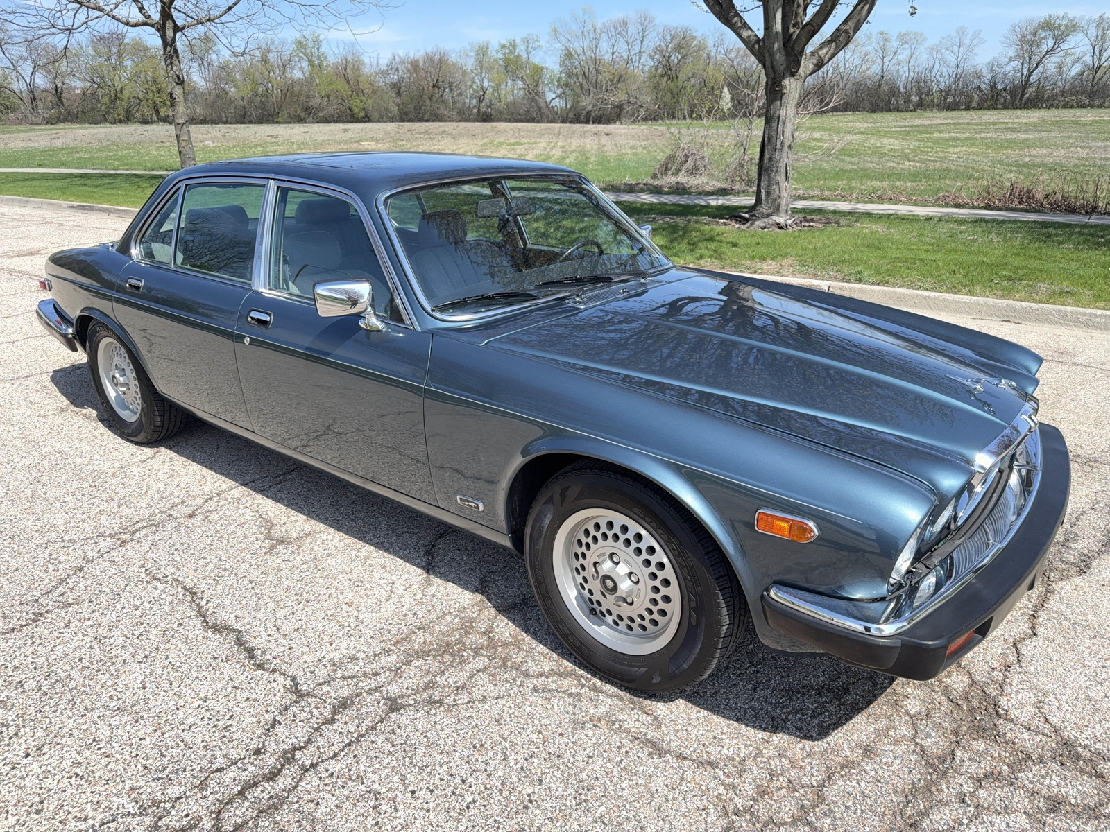 Jaguar-XJ6-1986-Sedan-8