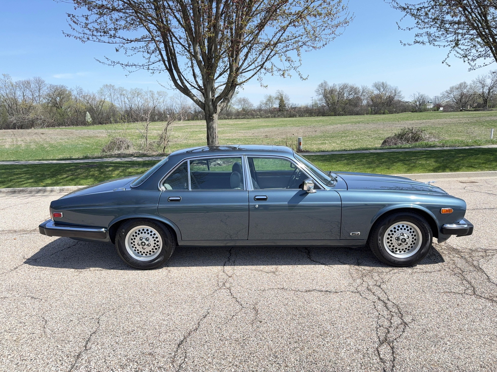 Jaguar-XJ6-1986-Sedan-9