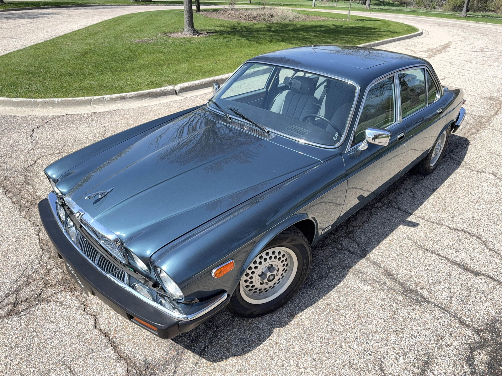 Jaguar-XJ6-1986-Sedan