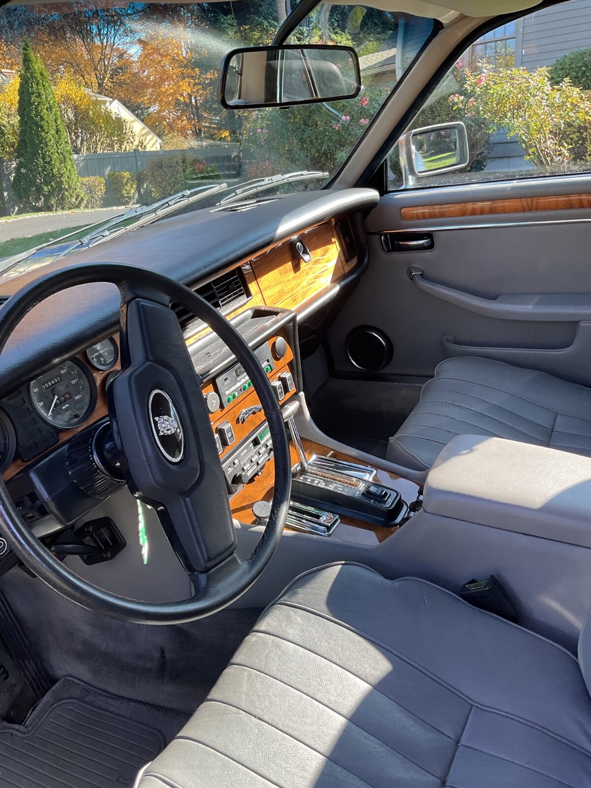 Jaguar-XJ6-1987-Sedan-12