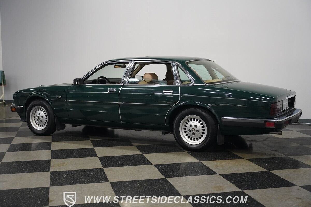 Jaguar-XJ6-1988-Sedan-10