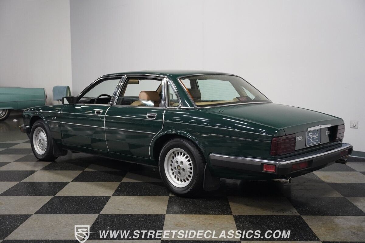 Jaguar-XJ6-1988-Sedan-11