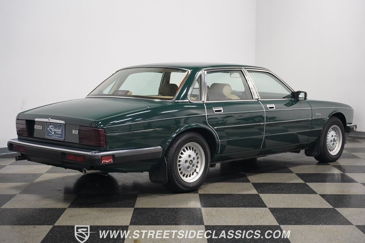 Jaguar-XJ6-1988-Sedan-15