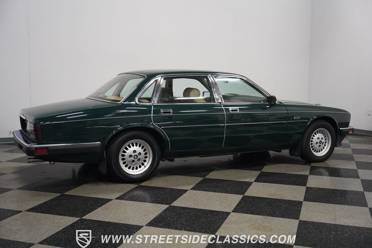 Jaguar-XJ6-1988-Sedan-16
