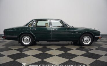 Jaguar-XJ6-1988-Sedan-17