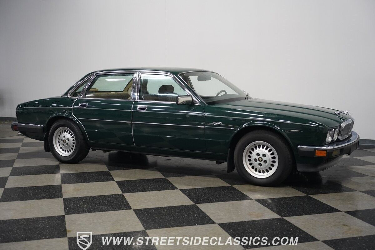 Jaguar-XJ6-1988-Sedan-18