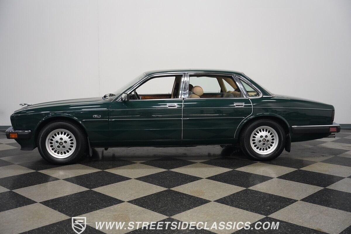 Jaguar-XJ6-1988-Sedan-2