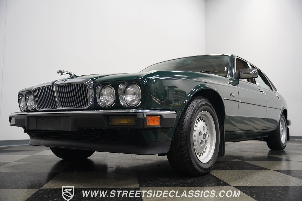 Jaguar-XJ6-1988-Sedan-24