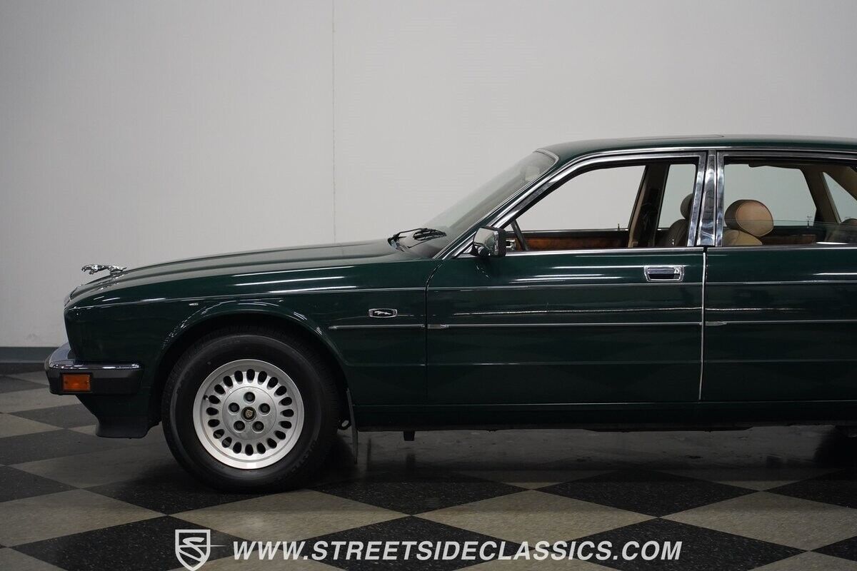 Jaguar-XJ6-1988-Sedan-26