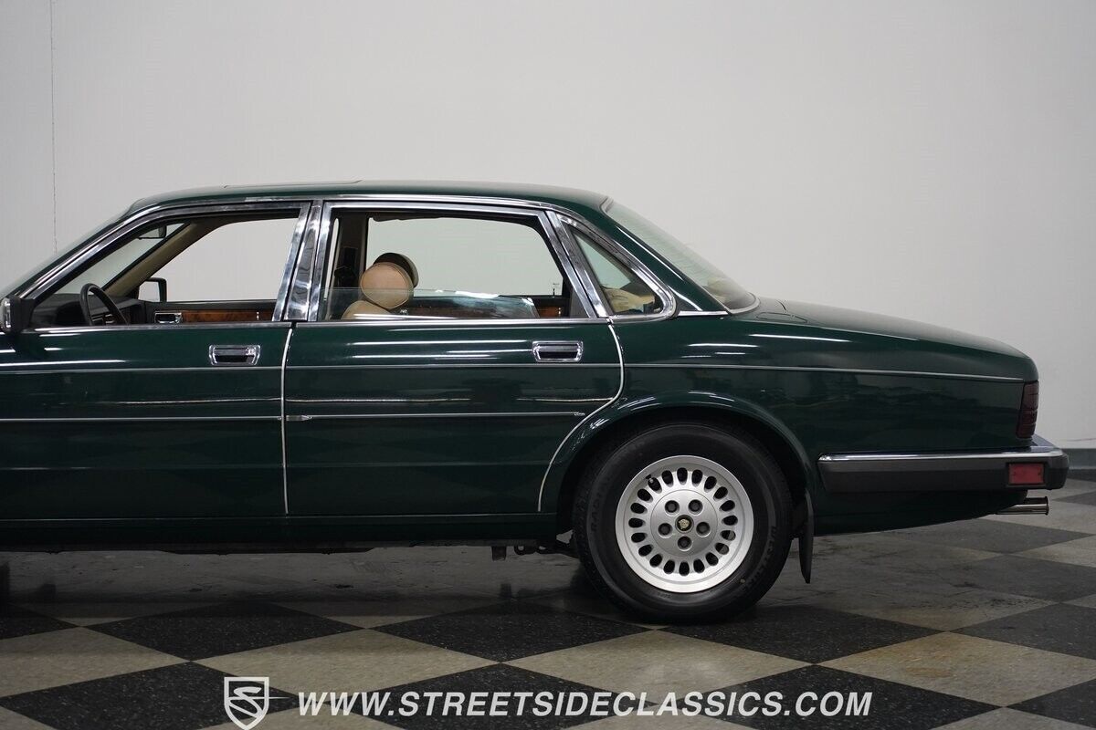 Jaguar-XJ6-1988-Sedan-27