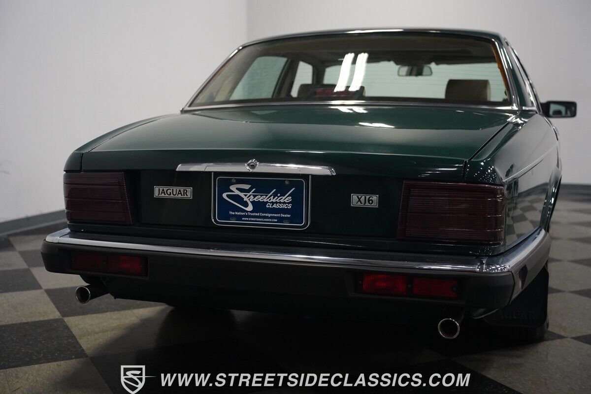 Jaguar-XJ6-1988-Sedan-30