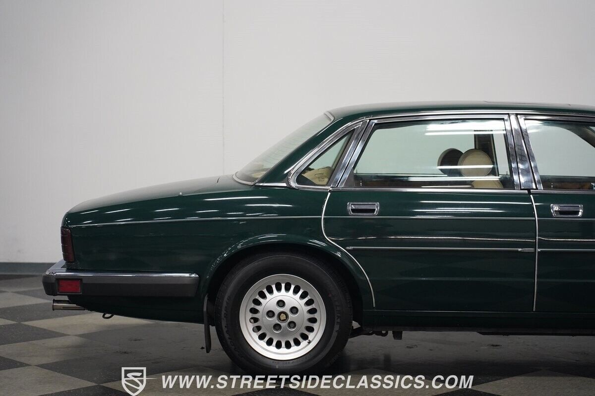 Jaguar-XJ6-1988-Sedan-33