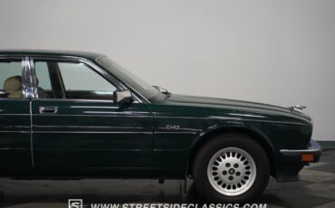 Jaguar-XJ6-1988-Sedan-34