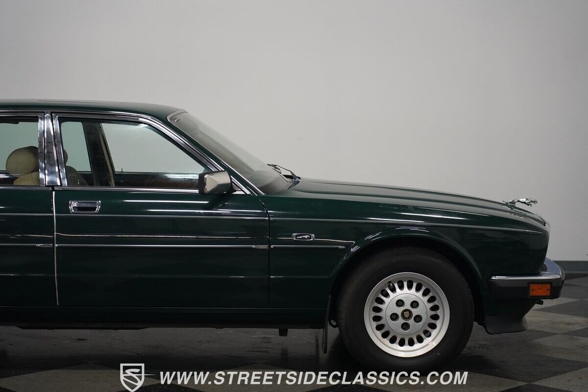 Jaguar-XJ6-1988-Sedan-34