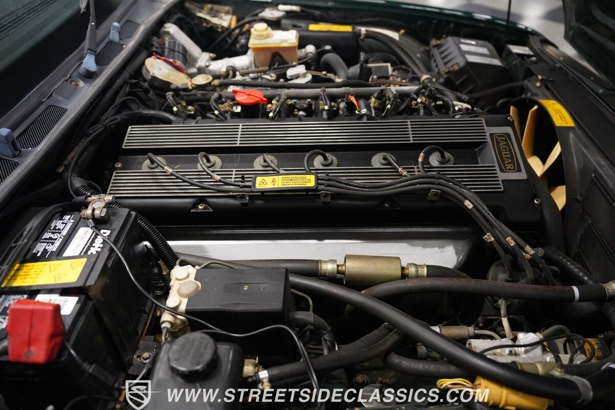 Jaguar-XJ6-1988-Sedan-36