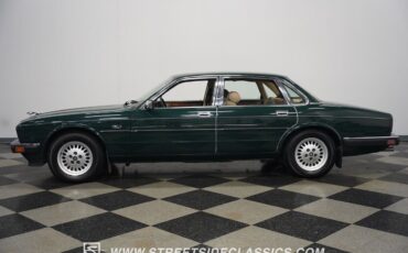 Jaguar-XJ6-1988-Sedan-9