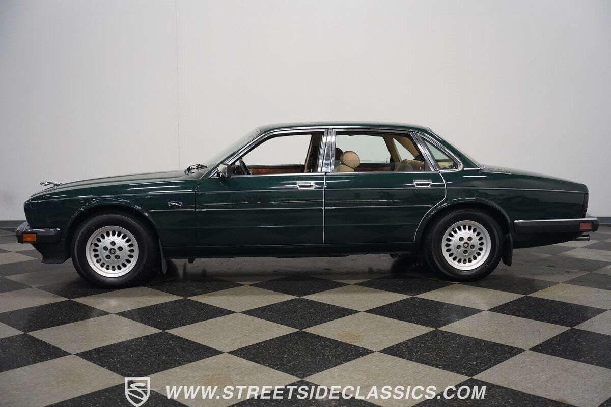 Jaguar-XJ6-1988-Sedan-9