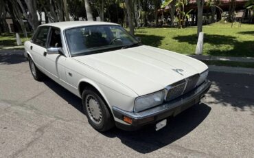 Jaguar-XJ6-1992-Sedan-1