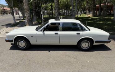 Jaguar-XJ6-1992-Sedan-10