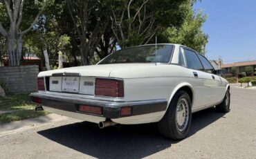 Jaguar-XJ6-1992-Sedan-11