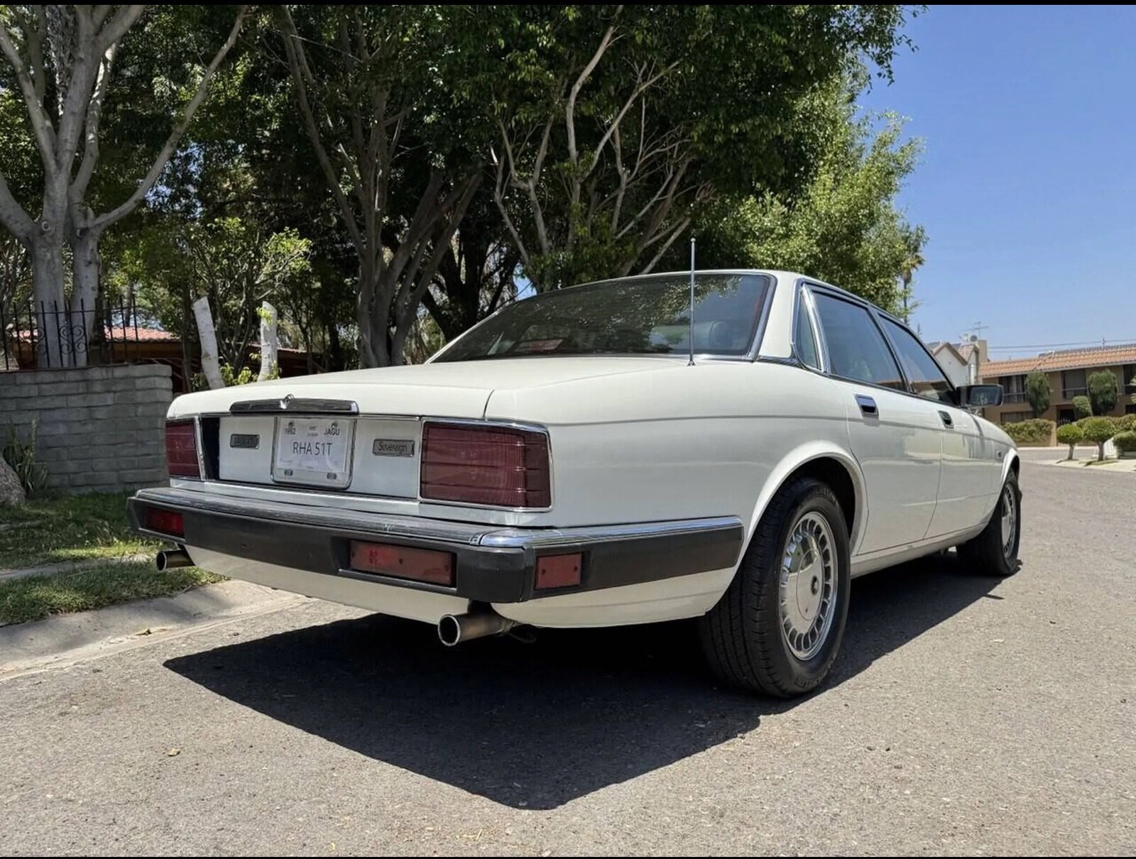Jaguar-XJ6-1992-Sedan-11