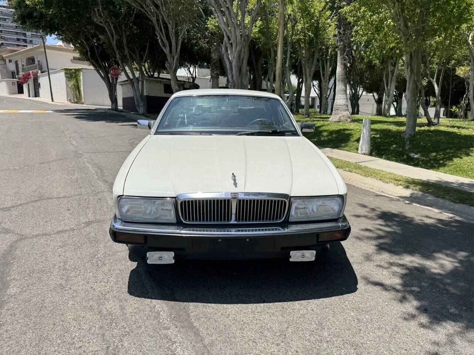 Jaguar-XJ6-1992-Sedan-12