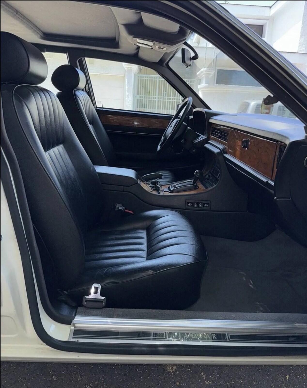 Jaguar-XJ6-1992-Sedan-21