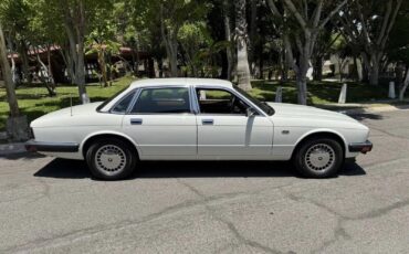Jaguar-XJ6-1992-Sedan-3