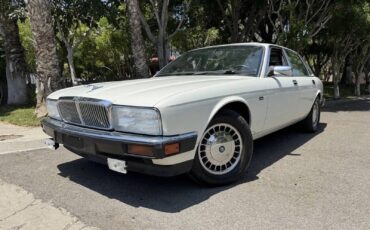 Jaguar-XJ6-1992-Sedan-6