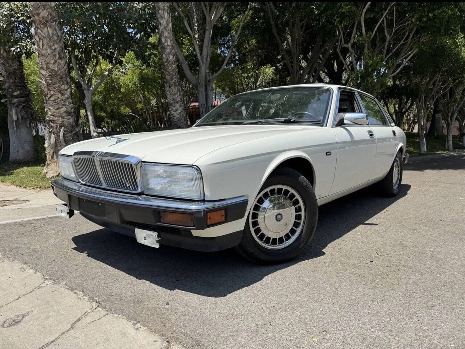 Jaguar-XJ6-1992-Sedan-6