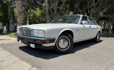 Jaguar-XJ6-1992-Sedan-7
