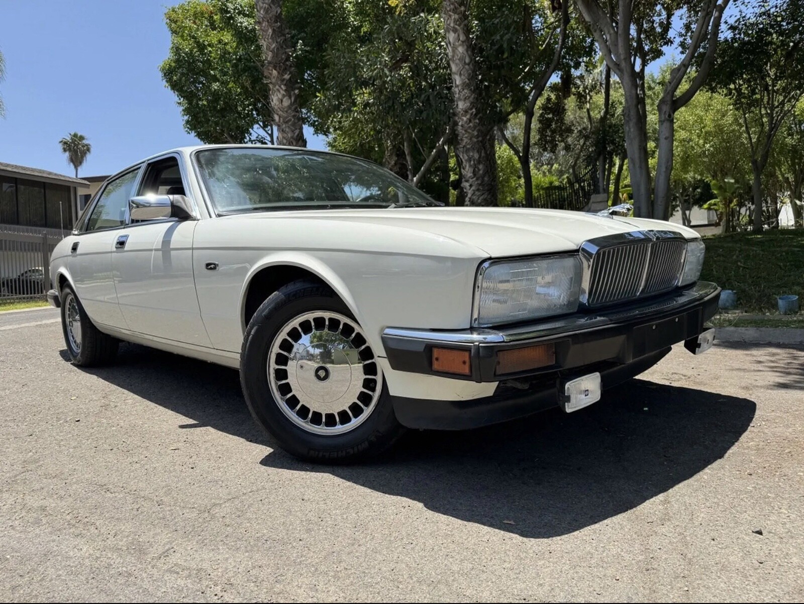 Jaguar-XJ6-1992-Sedan