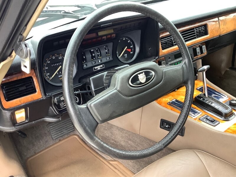 Jaguar-XJ8-1988-Convertible-19