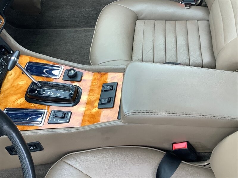 Jaguar-XJ8-1988-Convertible-23