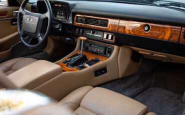 Jaguar-XJS-1990-Convertible-29