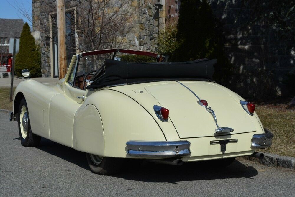 Jaguar-XK-1957-Convertible-3