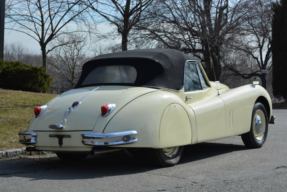 Jaguar-XK-1957-Convertible-4