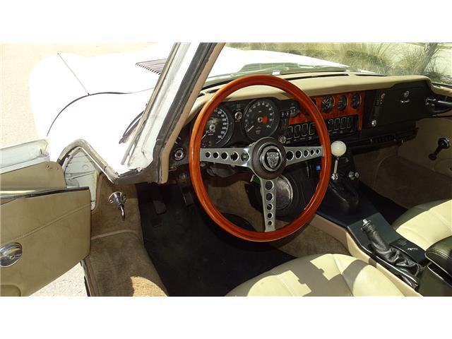 Jaguar-XK-1971-HATCHBACK-COUPE-11