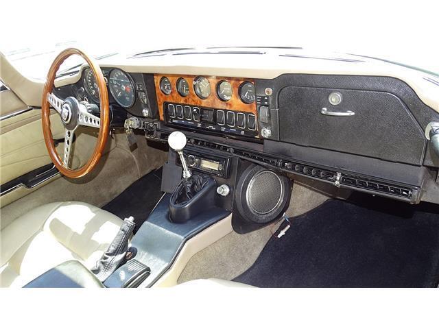 Jaguar-XK-1971-HATCHBACK-COUPE-14
