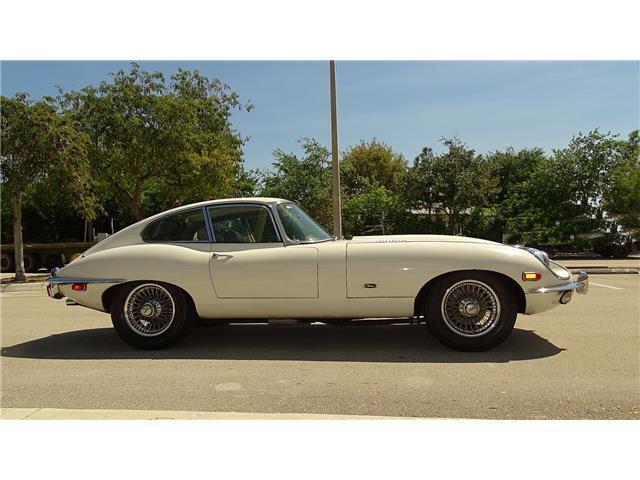 Jaguar-XK-1971-HATCHBACK-COUPE-2