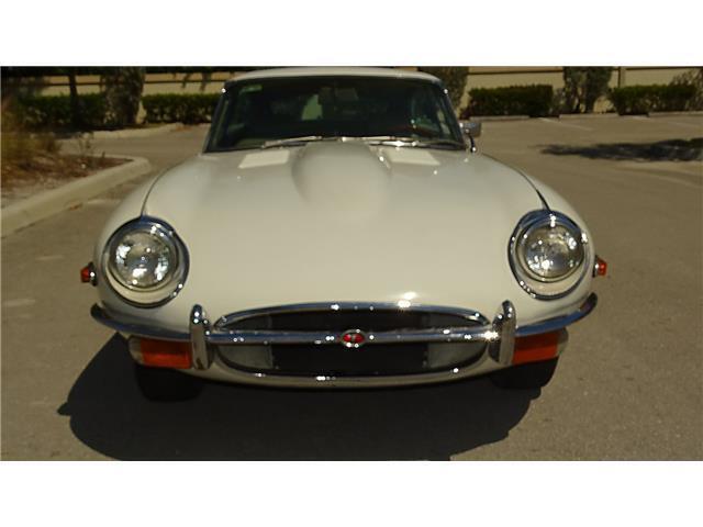 Jaguar-XK-1971-HATCHBACK-COUPE-9