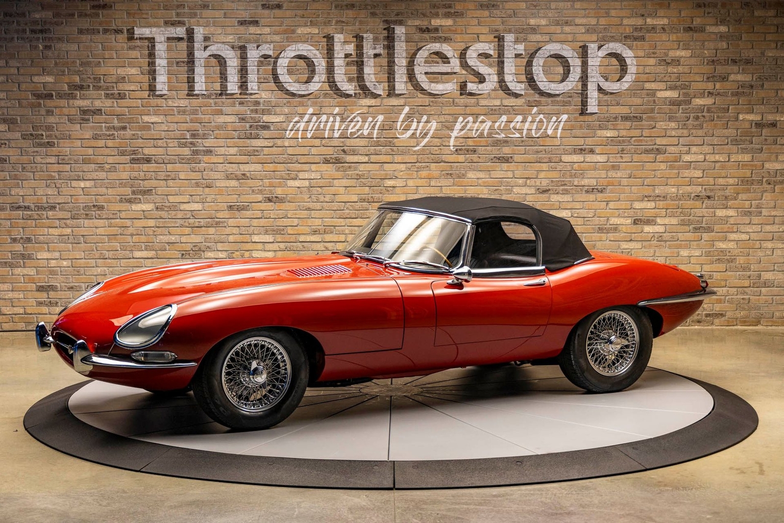 Jaguar-XKE-1966-Convertible-1